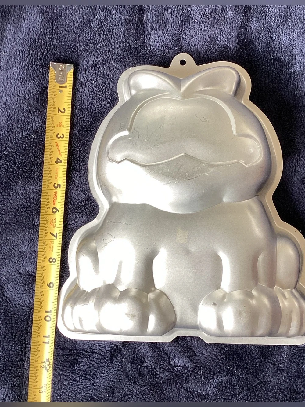 Vintage Wilton Garfield the Cat Cake Pan with Plastic Face 1978